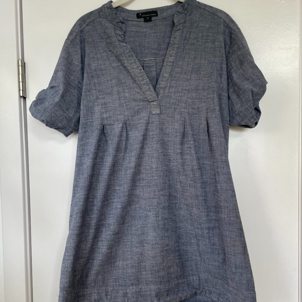 Twentyone Tunic Style Top in Chambray Blue, Size Medium